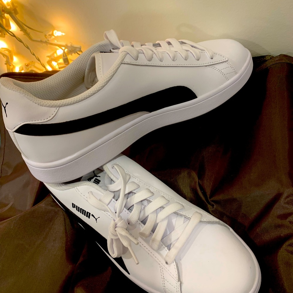 Brand new puma tennis shoes! Never been worn, no stains, rips or tears